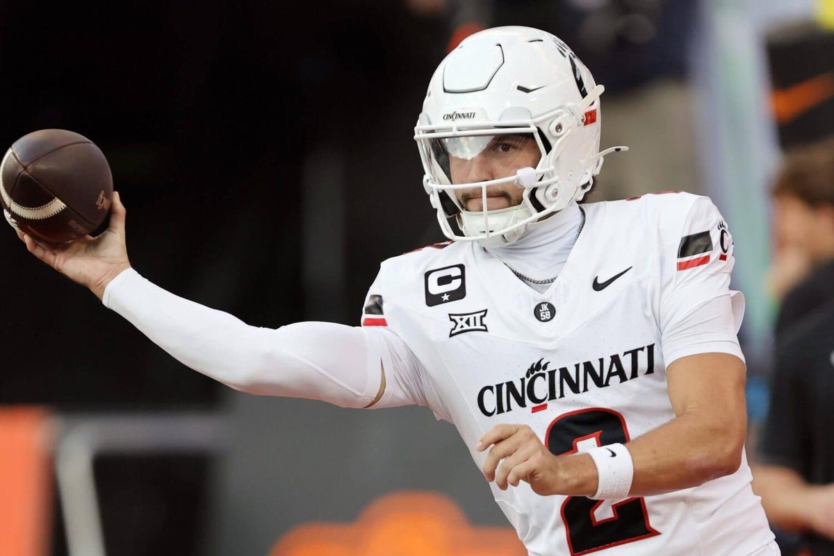 Featured image for Top Transfer Quarterbacks to Watch in College Football Offseason
