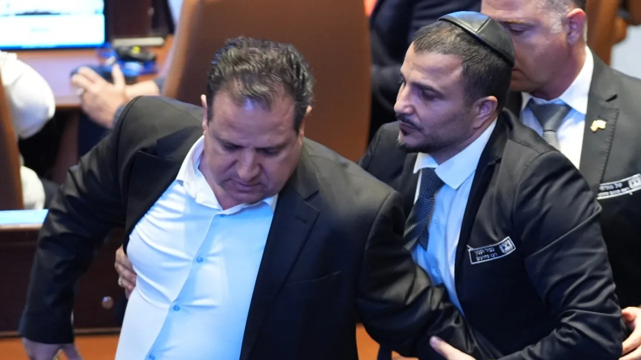 Featured image for Knesset Lawmakers Ejected During Trump Speech