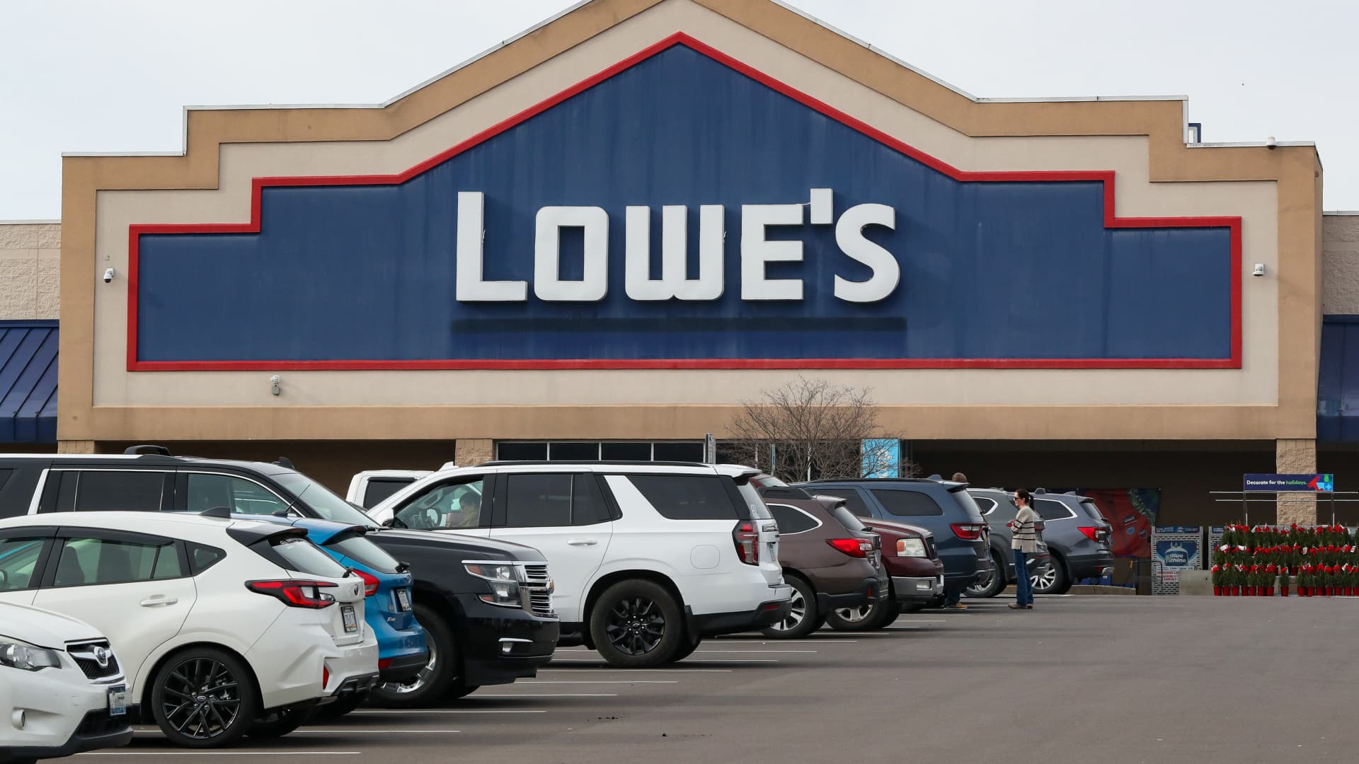 Featured image for Lowe's acquires Foundation Building Materials for $8.8 billion to strengthen contractor segment