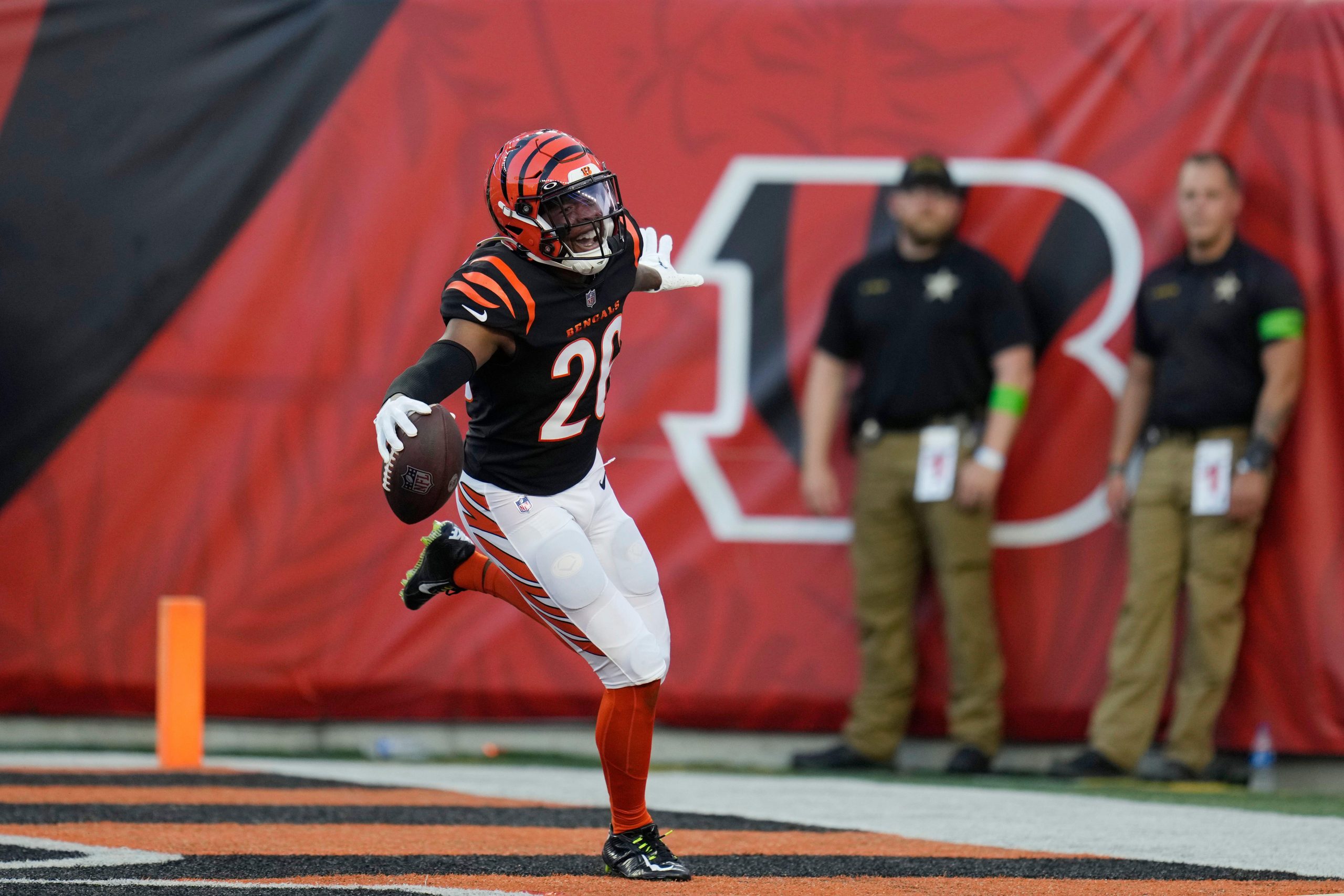 Featured image for "NFL Preseason Week 1: Rookie QBs Struggle, Justin Fields Shines"