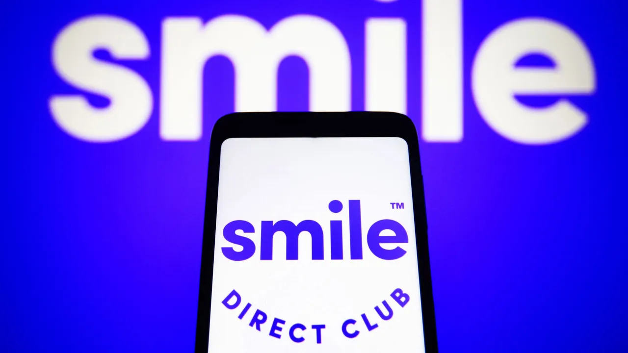 Featured image for SmileDirectClub's sudden shutdown leaves customers stranded
