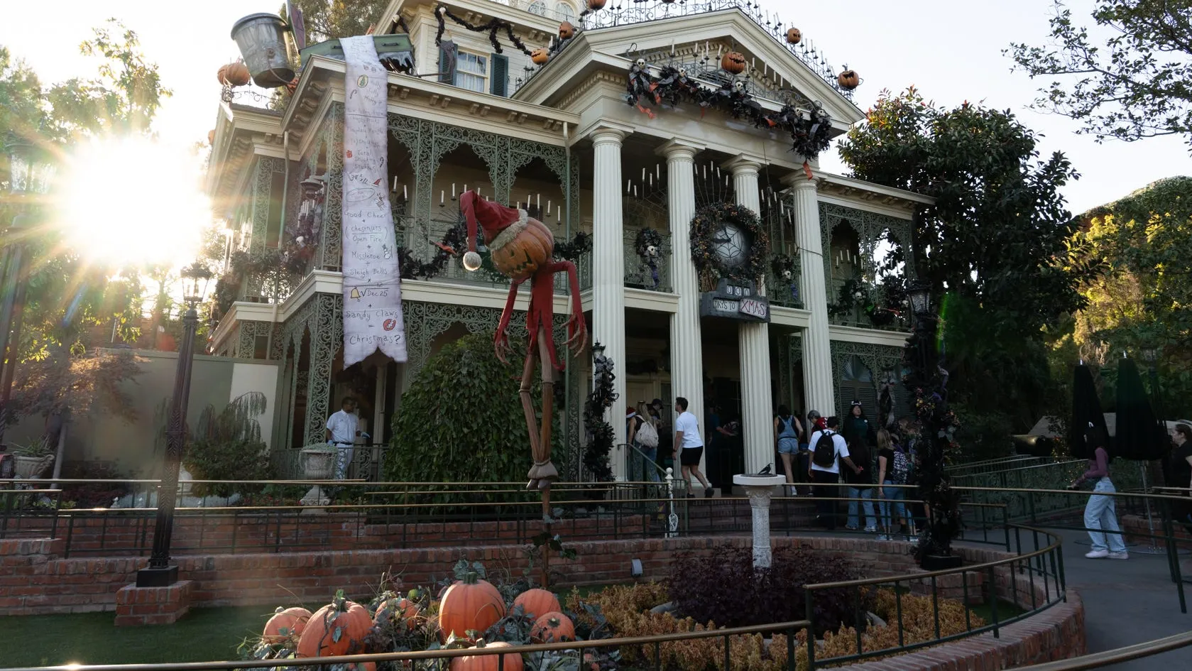 Featured image for Tragic Deaths at Disneyland's Haunted Mansion Highlight Rarity of Theme Park Incidents