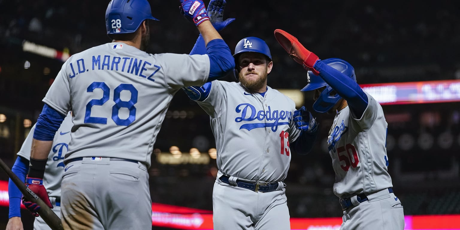 Featured image for Max Muncy Dominates Giants with 4 Home Runs in Series