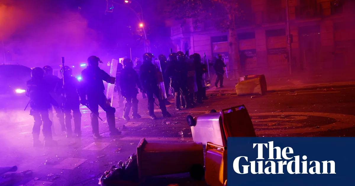 Featured image for Violent Protests Erupt at Spanish Socialist Party's HQ Over Catalan Amnesty Law