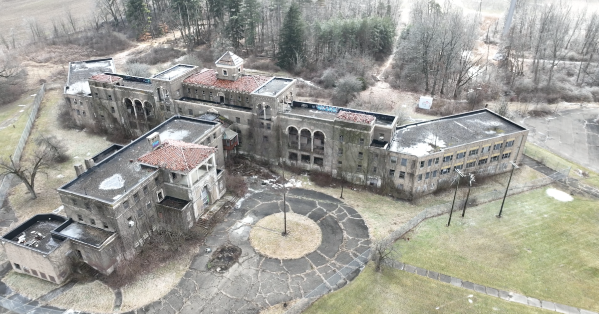 Featured image for Demolition of Historic Molly Stark Sanatorium Begins After Decades of Abandonment