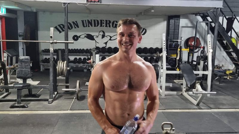 Featured image for Australian man breaks world record with over 3,200 push-ups in an hour.