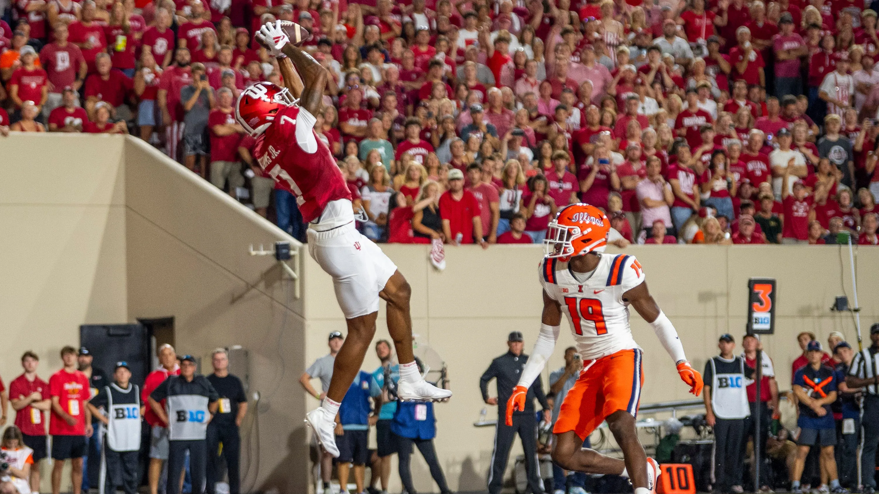 Featured image for Indiana Football Dominates Illinois in Big Ten Showdown