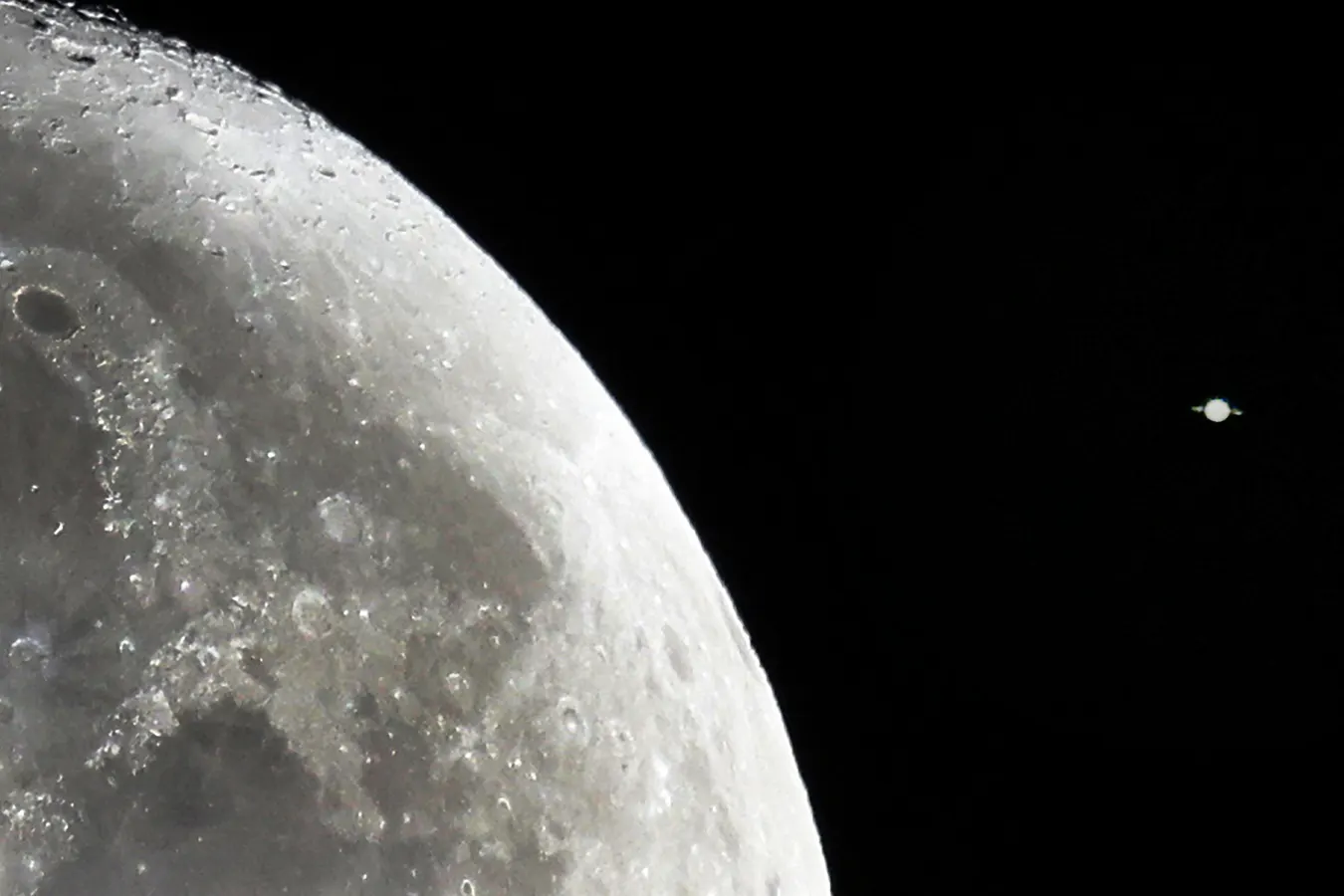 Featured image for Moon and Saturn Pair Up This Tuesday Night