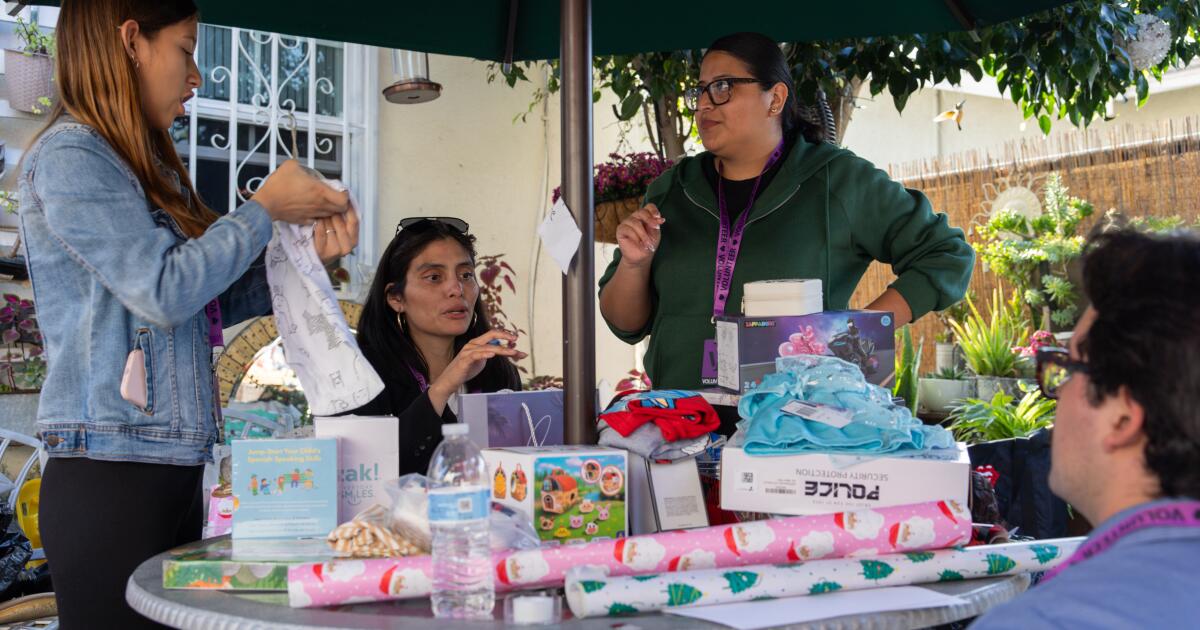 Featured image for Immigrant Families Face Christmas Challenges Amid ICE Crackdowns