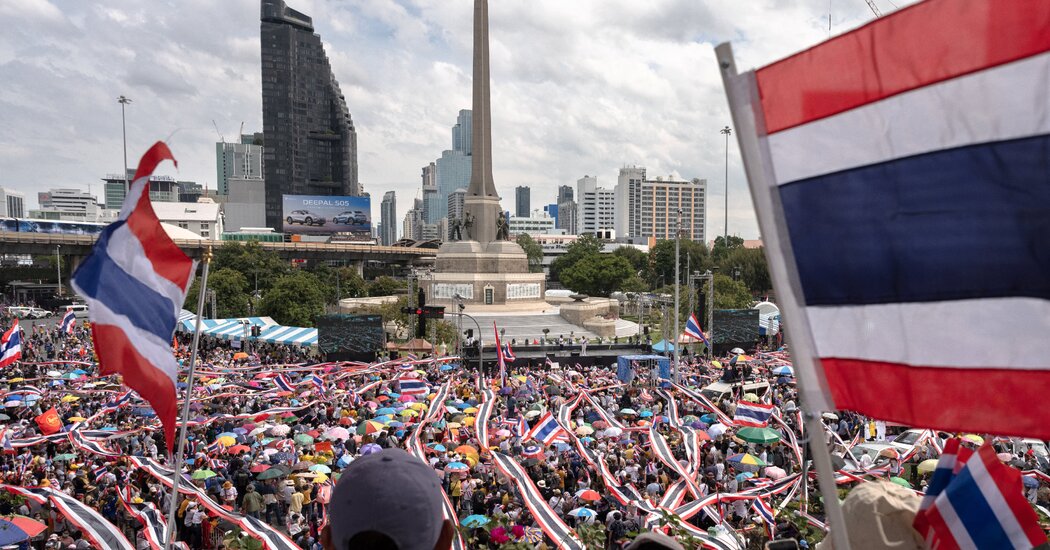 Featured image for Bangkok Protesters Call for Thai Prime Minister's Resignation Over Leak and Border Dispute