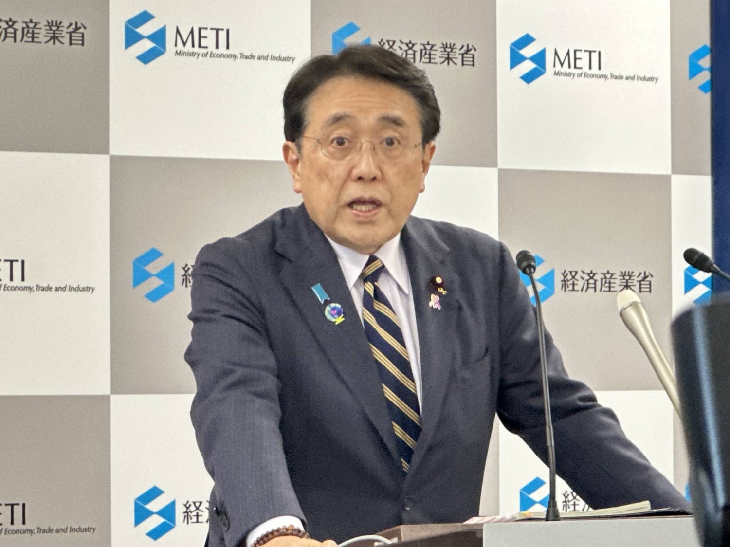 Featured image for China's Export Restrictions Strain Japan Amid US Focus on Venezuela