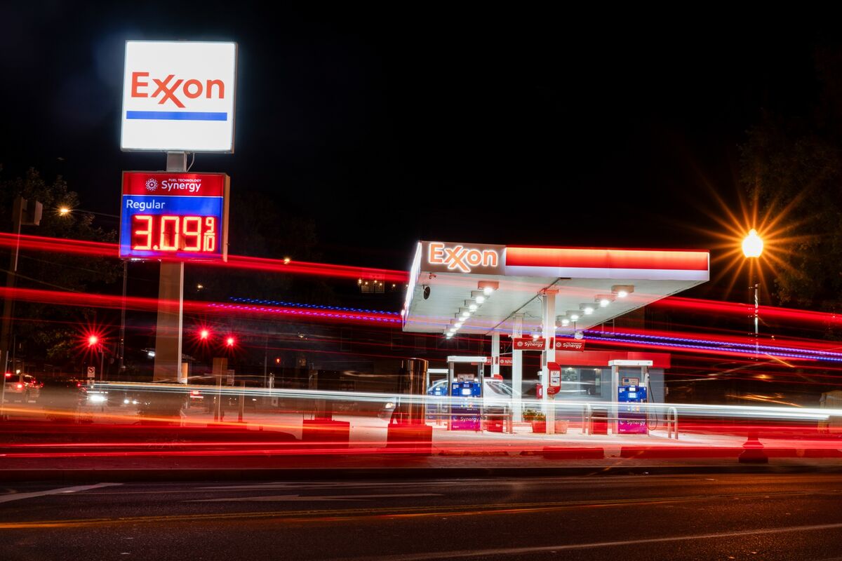 Featured image for Exxon and Chevron Increase Oil Output Amid Market Challenges