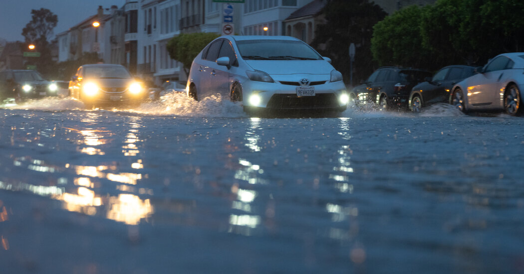 Featured image for Storms Batter U.S. West Coast, Residents Seek Aid Amid Power Outages