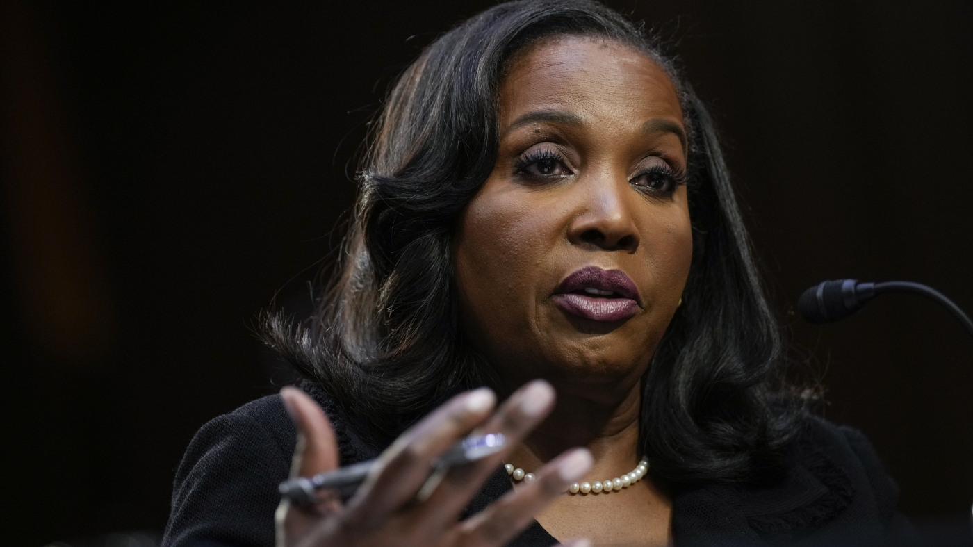 Featured image for Supreme Court Allows Lisa Cook to Remain on Fed Board Until 2026