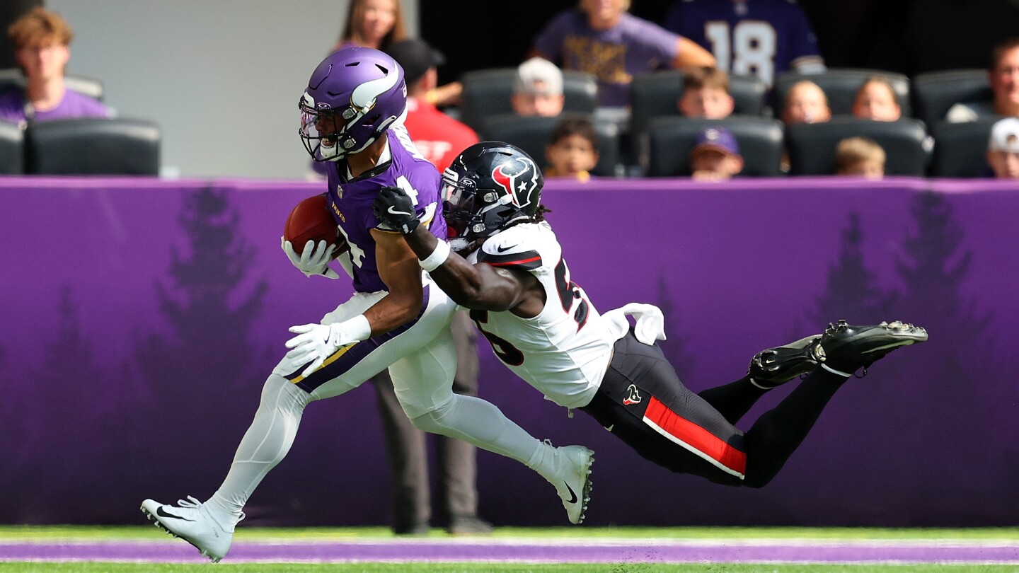 Featured image for Vikings' Rondale Moore Sufferes Significant Leg Injury in Preseason