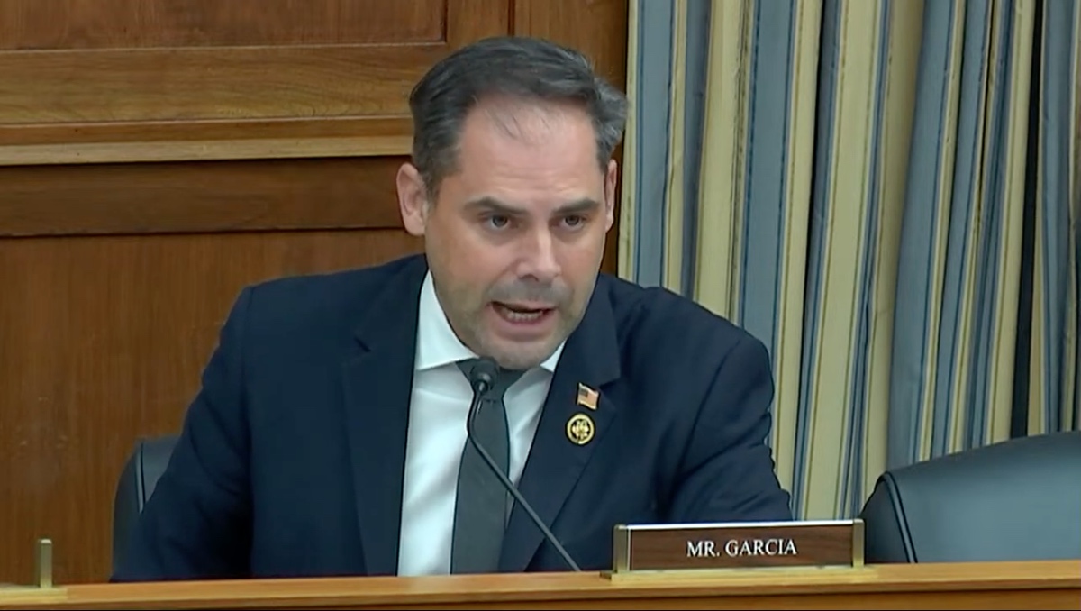 "Challenges and Ambitions: NASA's Mars Mission Under Scrutiny"