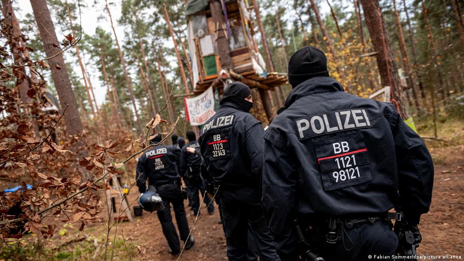 Featured image for German Police Disband Tesla Factory Protest Camp Near Berlin