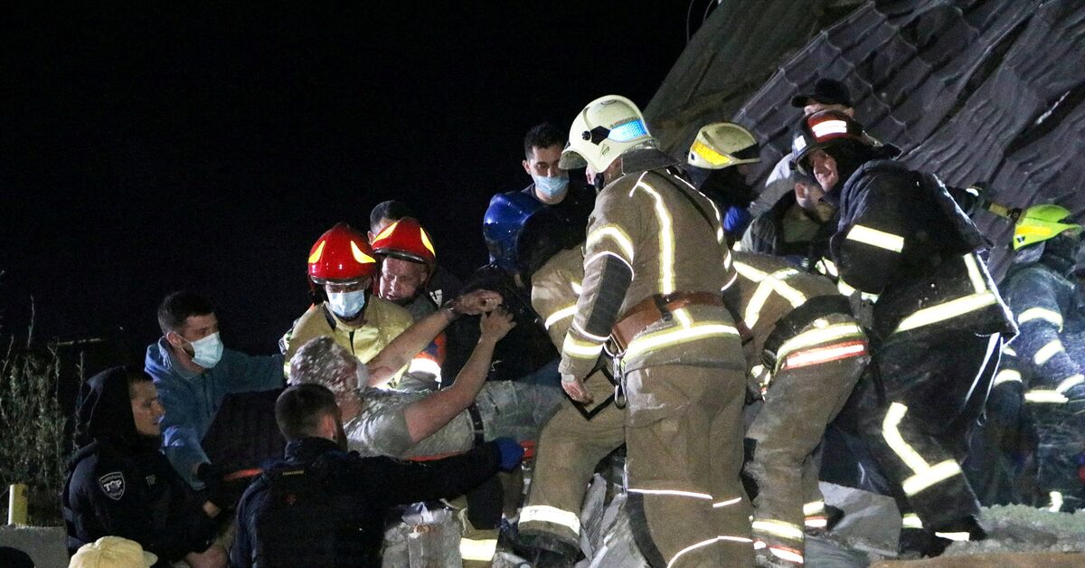 Featured image for Explosion near Dnipro injures 20 and traps others.