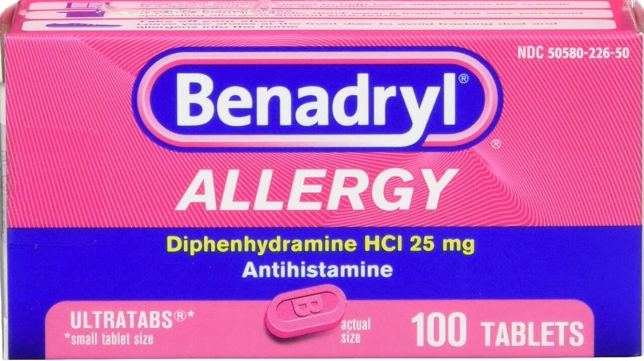 Featured image for Parents urged to talk to teens about dangers of viral TikTok challenges.