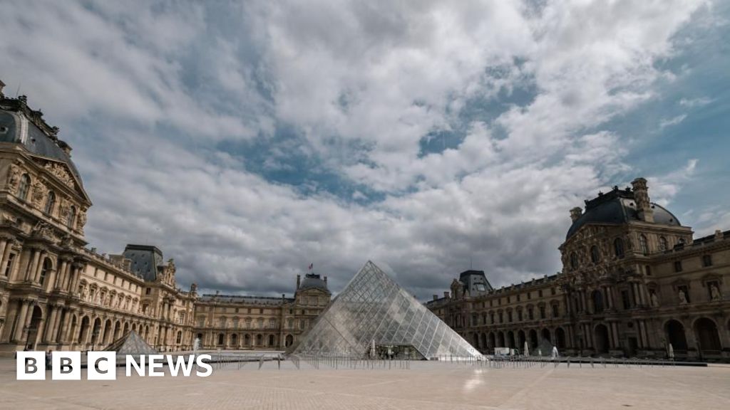 Featured image for Louvre in Paris Closes Following Robbery