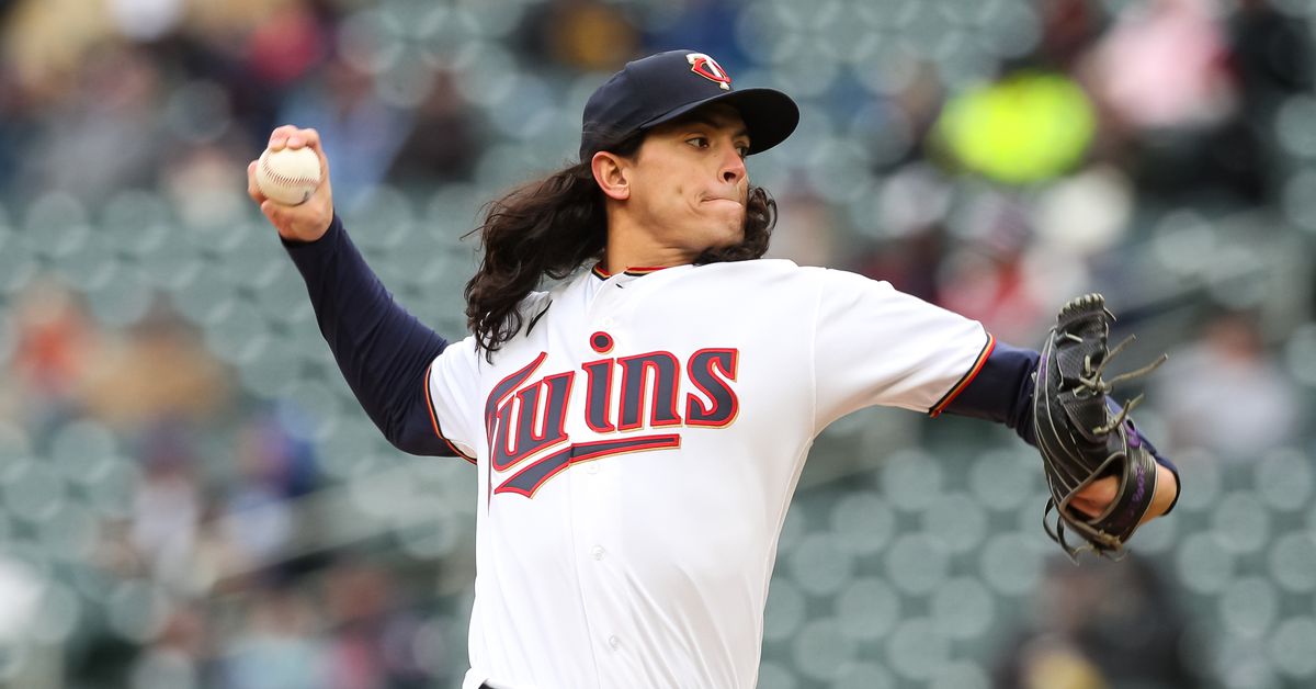 Featured image for Braves shuffle pitchers, make roster moves.