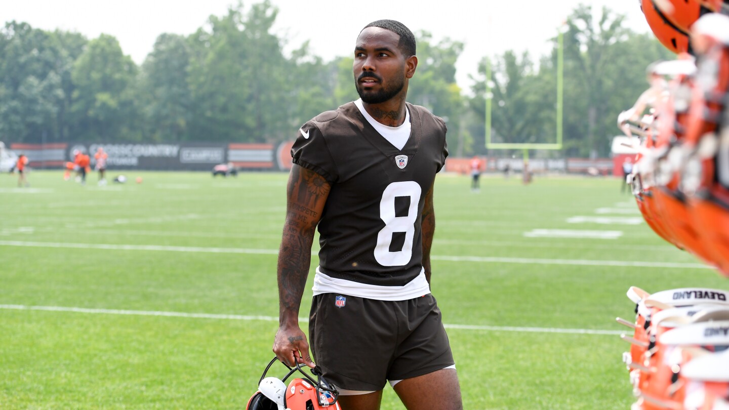 Featured image for Browns' Elijah Moore Day-to-Day with Rib Injury