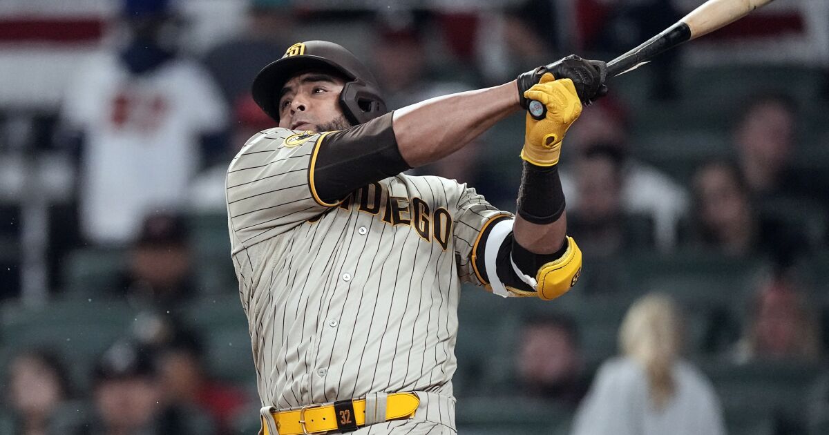 Featured image for Nelson Cruz leads Padres to third straight win over Braves.