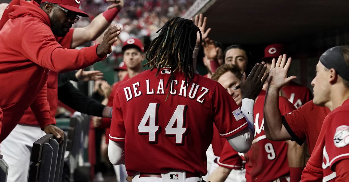 "Division Leaders Braves and Reds Face Off in High-Stakes Matchup"