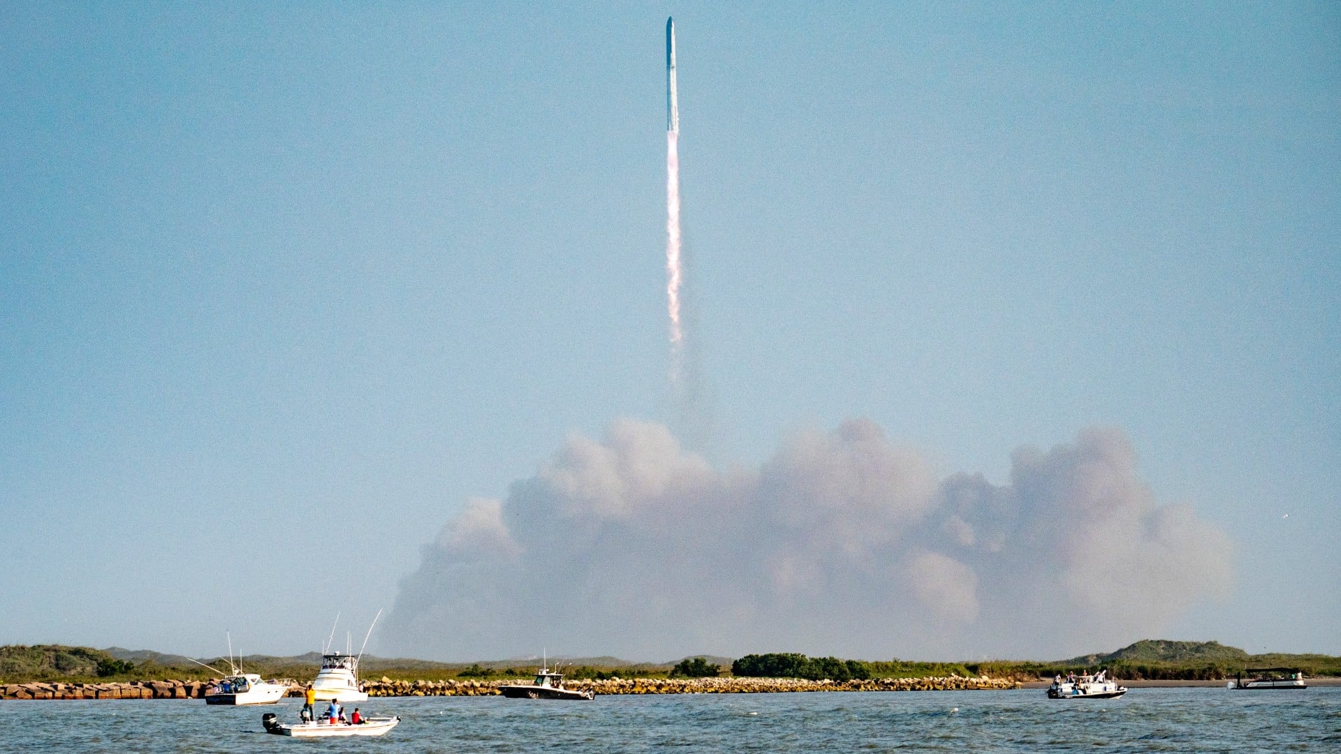 Featured image for SpaceX's Starship Flight 9: A Historic Launch with Lessons for Future Missions