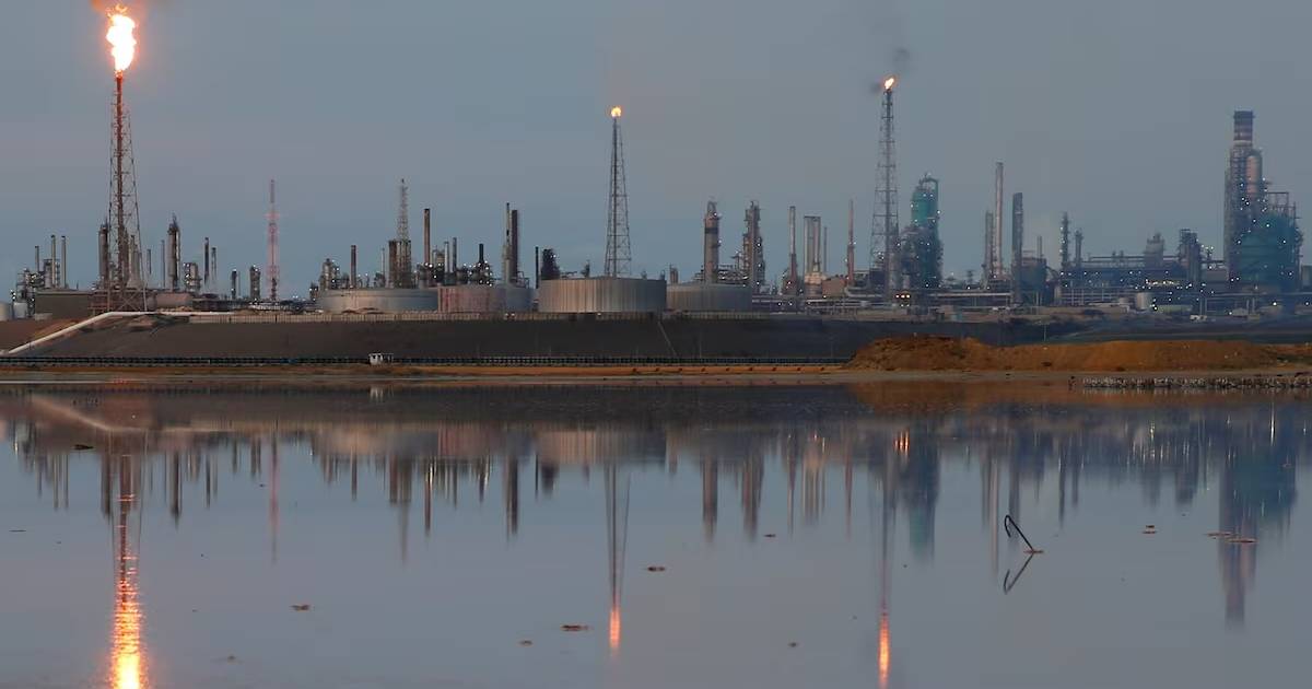 Featured image for Iran Faces Increased Risks Amid U.S. Actions in Venezuela and Venezuela's Political Crisis