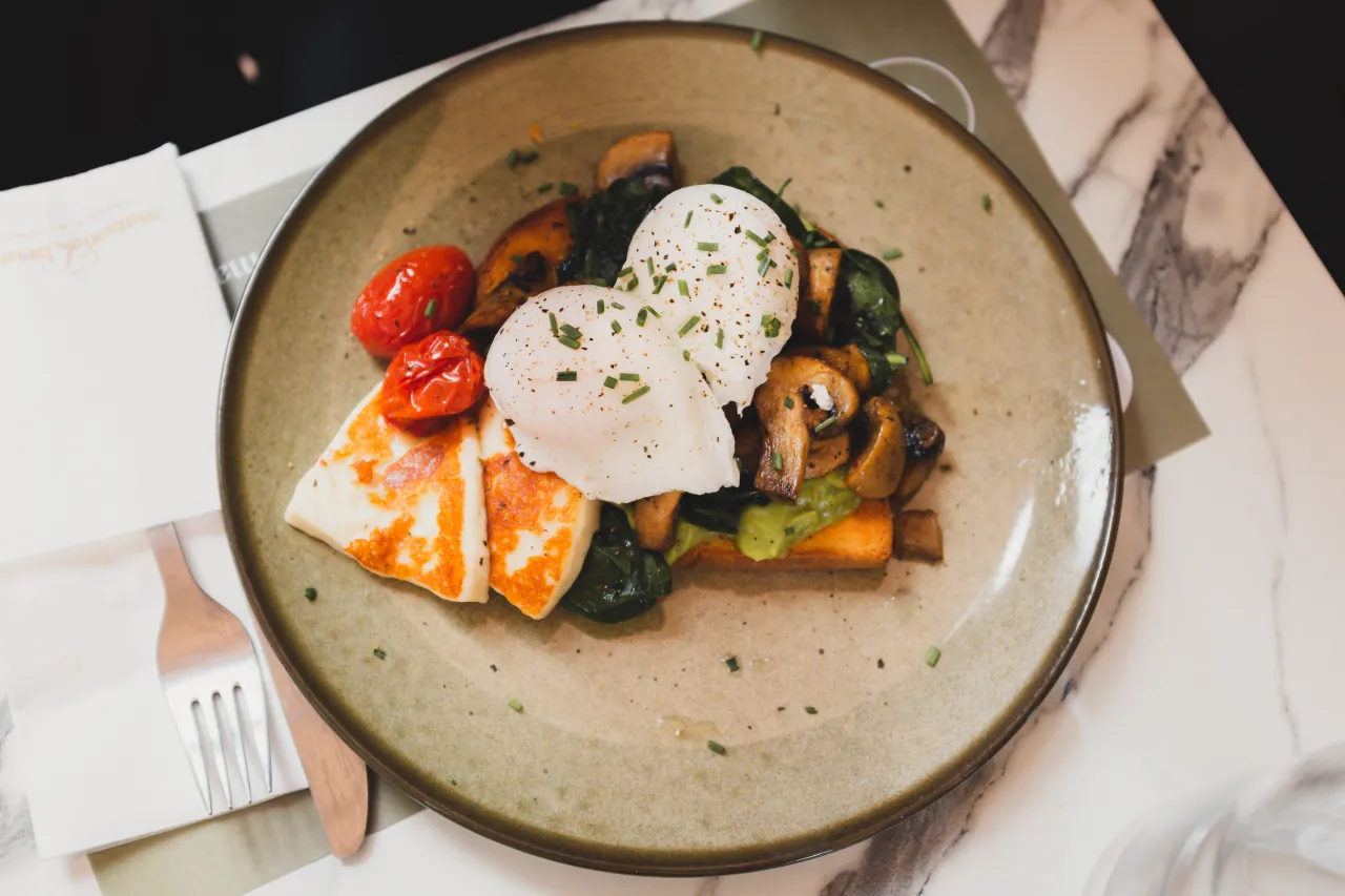 Featured image for Mediterranean Diet Reduces Dementia Risk and Offsets Genetic Factors