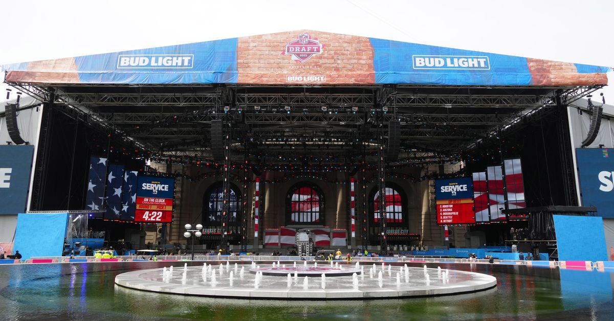 Featured image for Experts Divided on NY Giants' Picks in 2023 NFL Draft