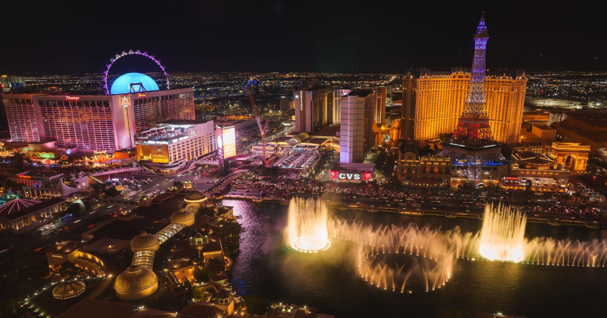 Featured image for Kelly Clarkson Extends Vegas Residency Amid Personal Tragedy