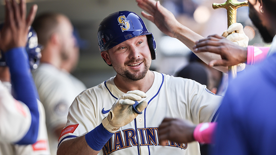 Featured image for Cal Raleigh Sets New MLB Home Run Record for Catchers