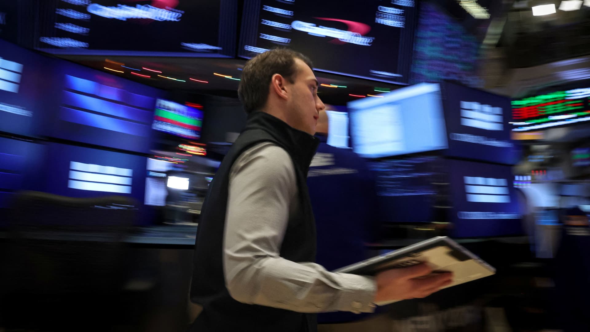 Featured image for Treasury Yields Fluctuate Amid Mixed Jobs Data