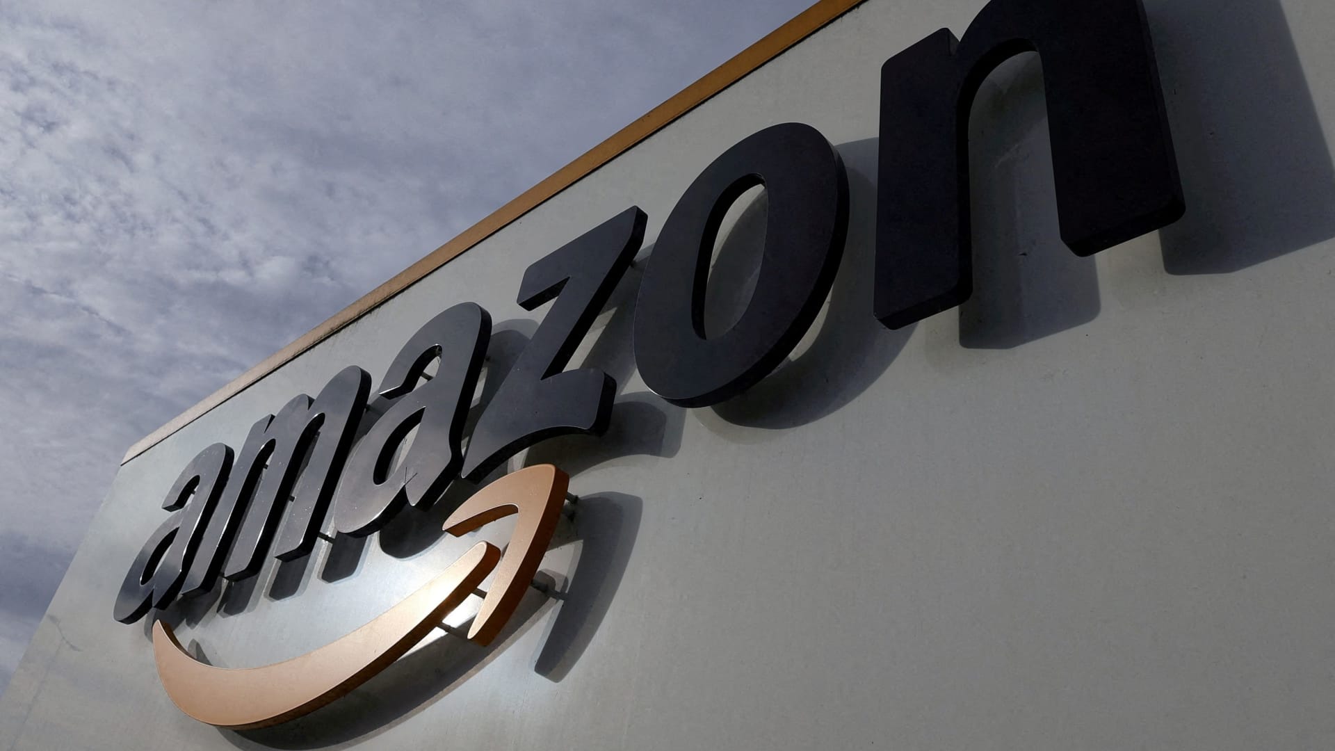 Featured image for "Analysts identify top stocks to watch on Wall Street, including Apple's post-earnings bounce opportunity"