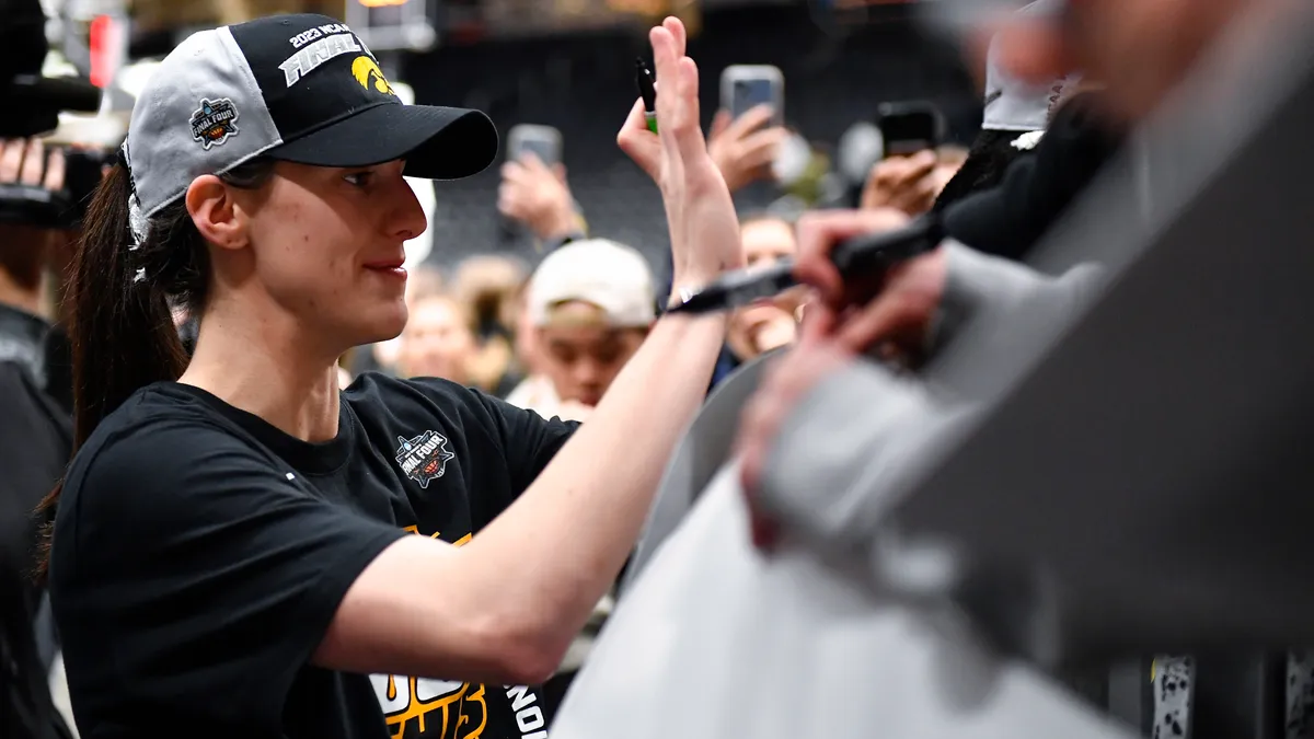 Featured image for Iowa Hawkeyes to Play Basketball Doubleheaders in Des Moines.