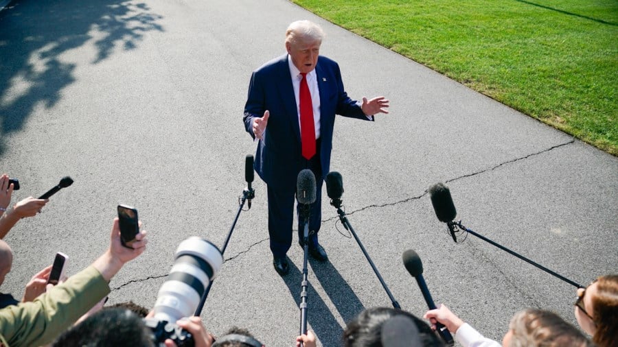 Featured image for GOP Hesitates to Support Gabbard, Trump on Obama Officials' Arrests