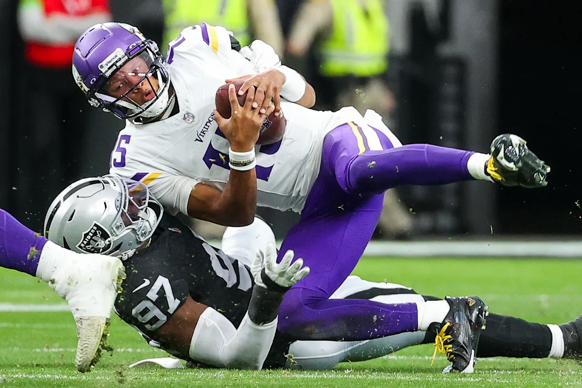 Featured image for Vikings' QB Swap Leads to 3-0 Victory over Raiders