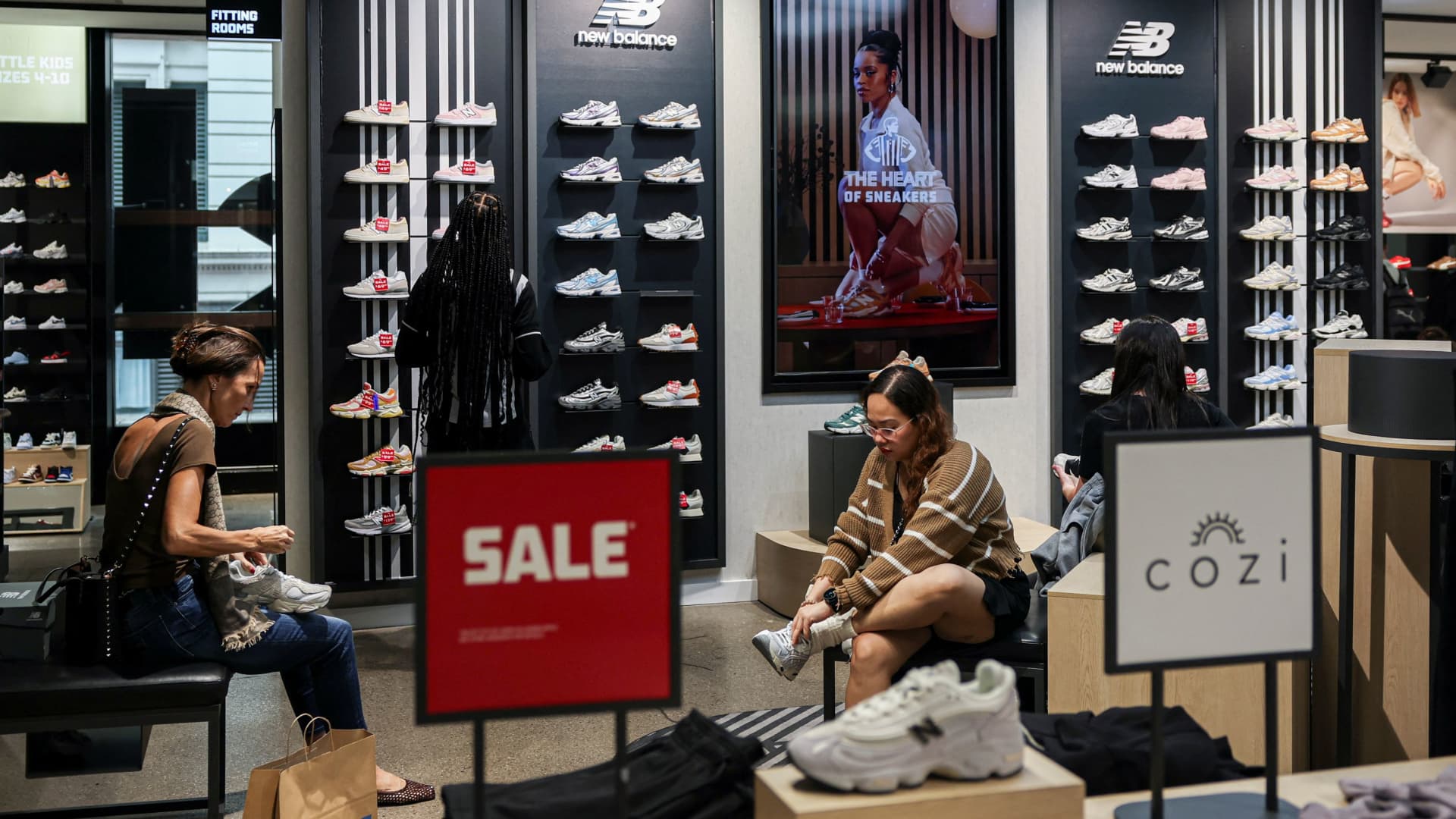 Featured image for US Retail Sales Drop 0.9% in May Amid Consumer Caution