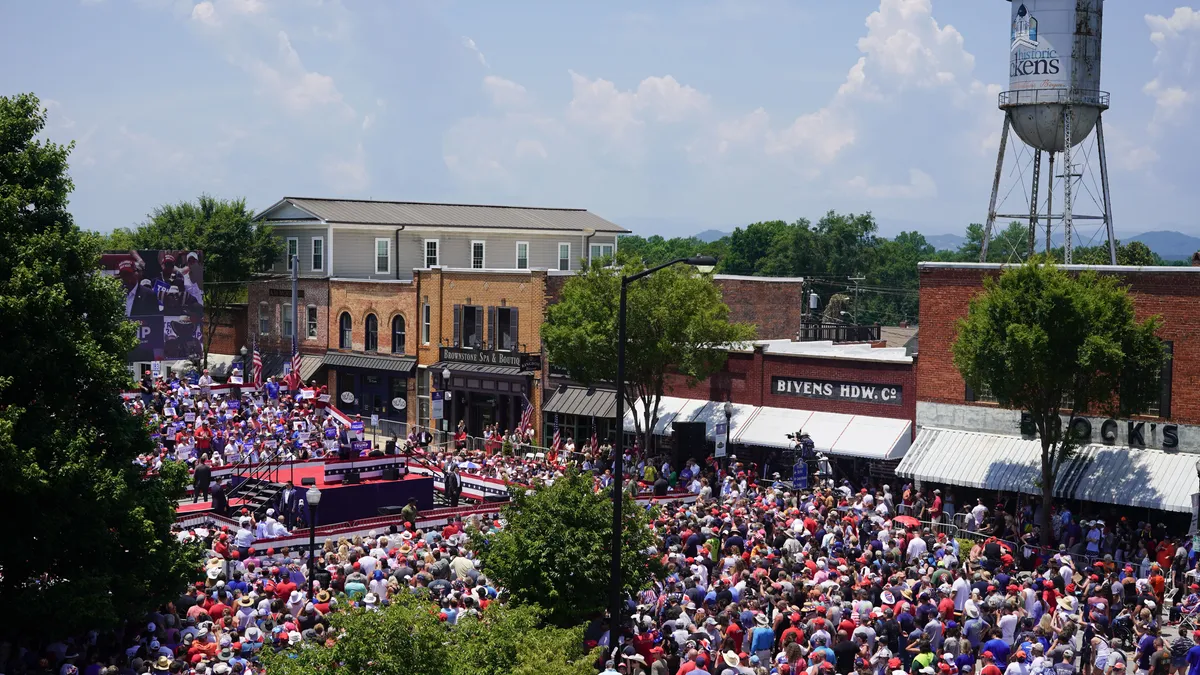 Featured image for Chris Christie's Blunt Critiques of Trump's Presidency