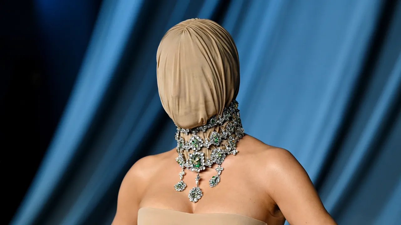 Featured image for Kim Kardashian Stuns in Margiela Mask at 2025 Academy Museum Gala