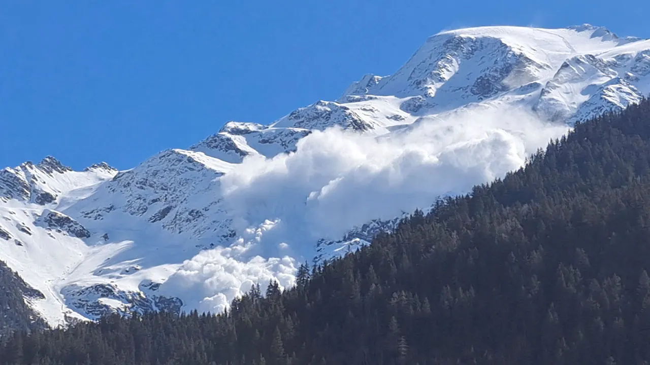 Featured image for Deadly Avalanche Strikes French Alps, Killing Four.