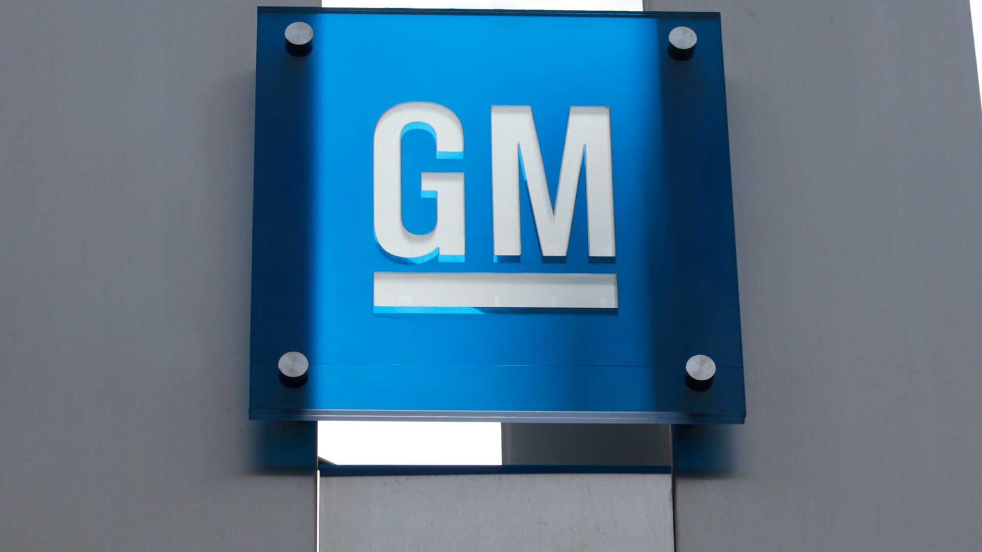 Featured image for GM announces major layoffs across Michigan, Ohio, Georgia amid EV and tech restructuring