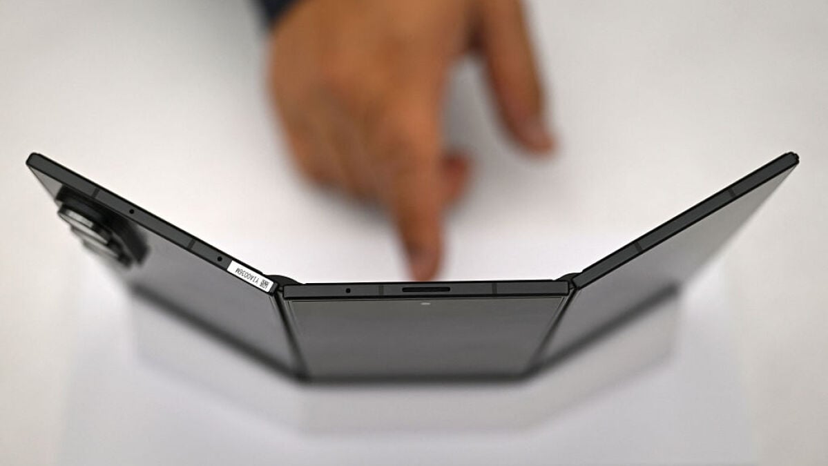 Featured image for Samsung's Galaxy Z TriFold Faces Challenges and High Costs