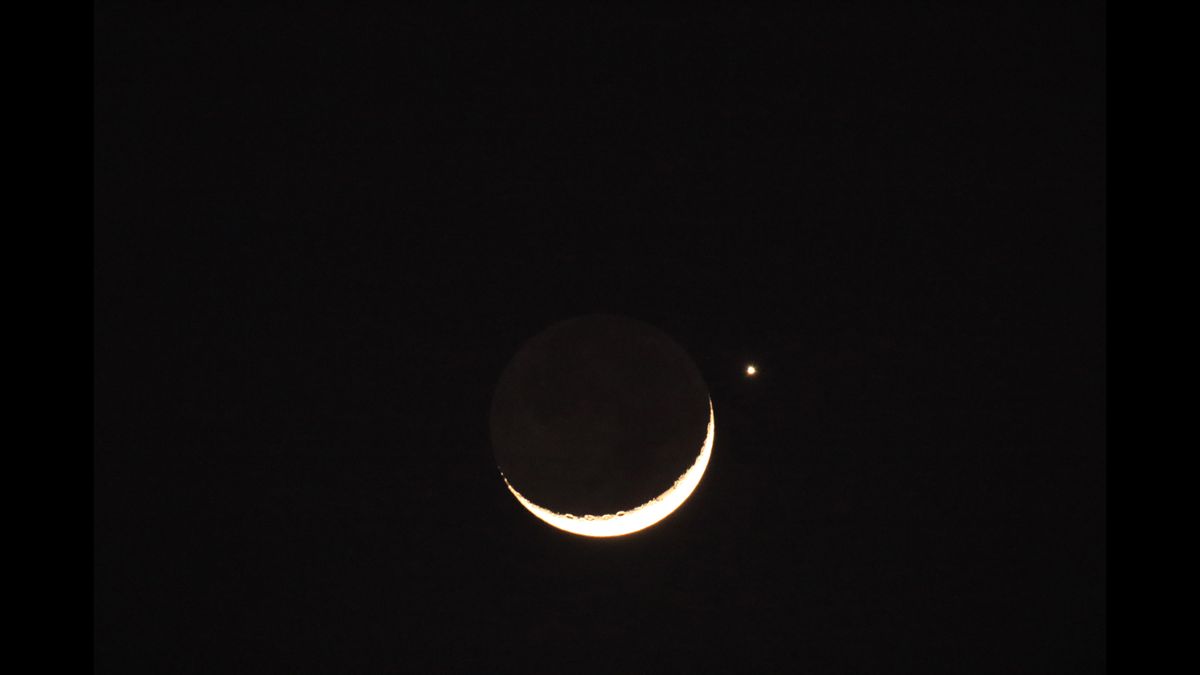 Featured image for Celestial Delight: Witness the Enchanting Venus-Moon Conjunction