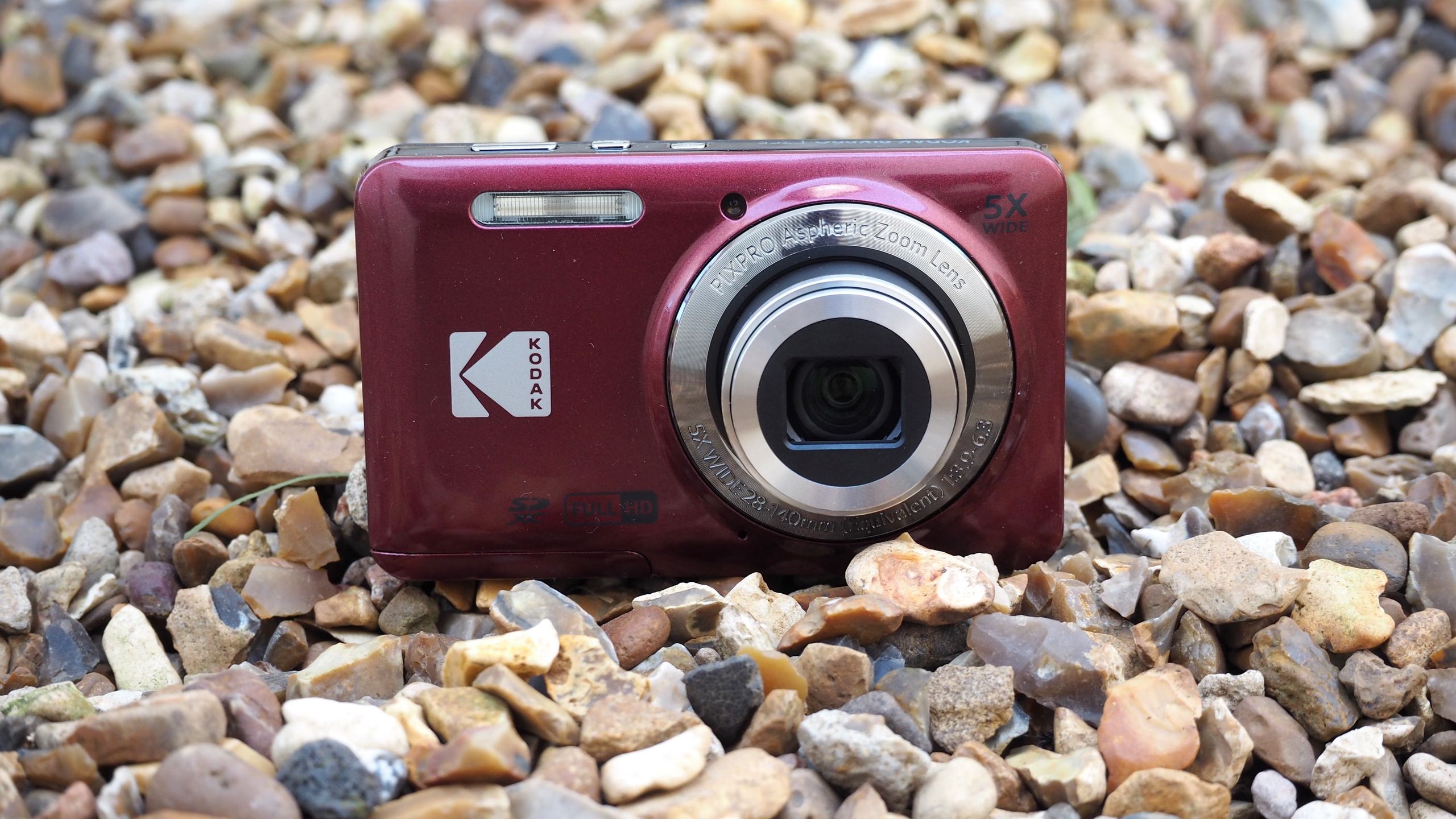 Featured image for Affordable Compact Camera Surpasses 102MP Models in 2025