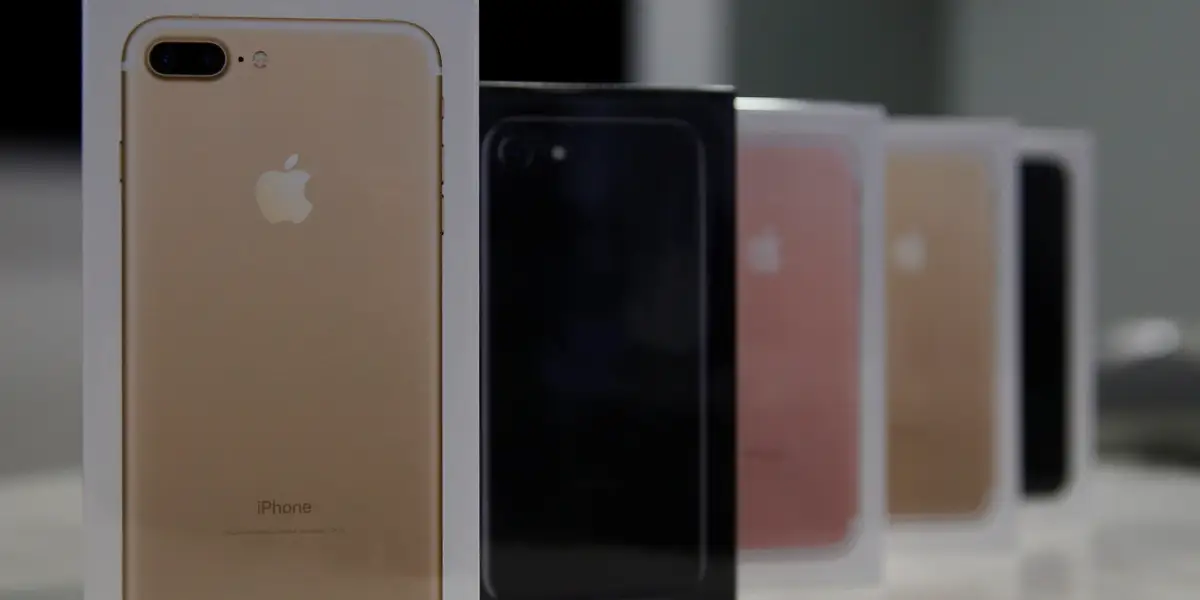 Featured image for "Apple Begins $92 Payments for iPhone 'Batterygate' Settlement"