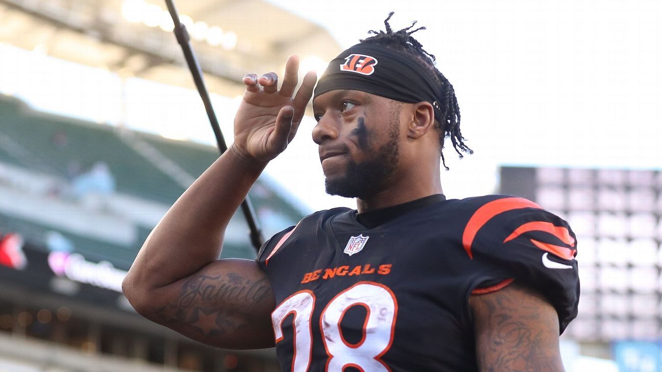 Featured image for Joe Mixon Takes Pay Cut, Stays with Cincinnati Bengals