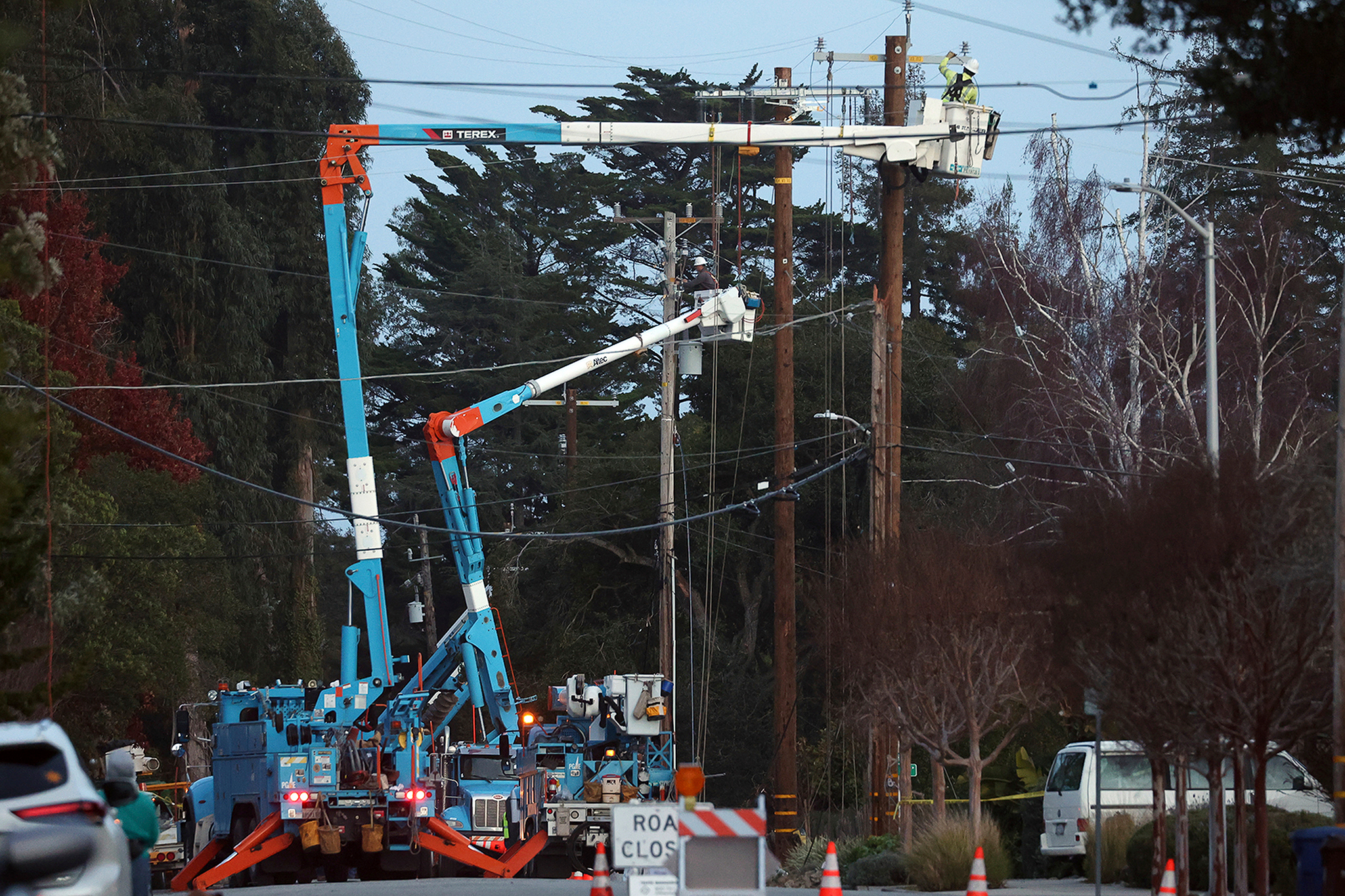 Featured image for Bay Area Power Outages Affect Over 160,000 Customers.